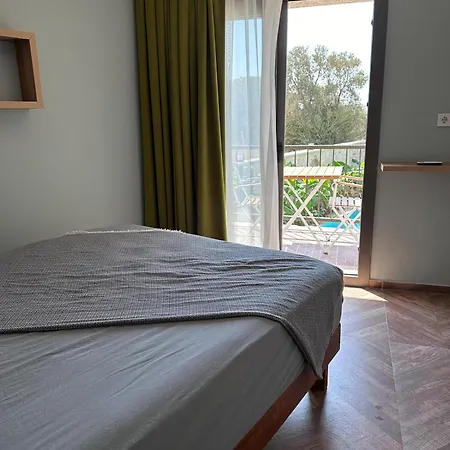 Elia Alacati Çeşme
